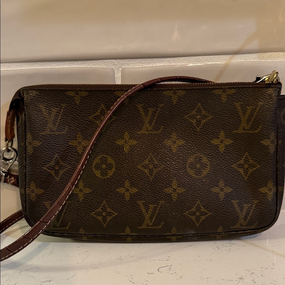 Louis Vuitton Monogram Pochette
